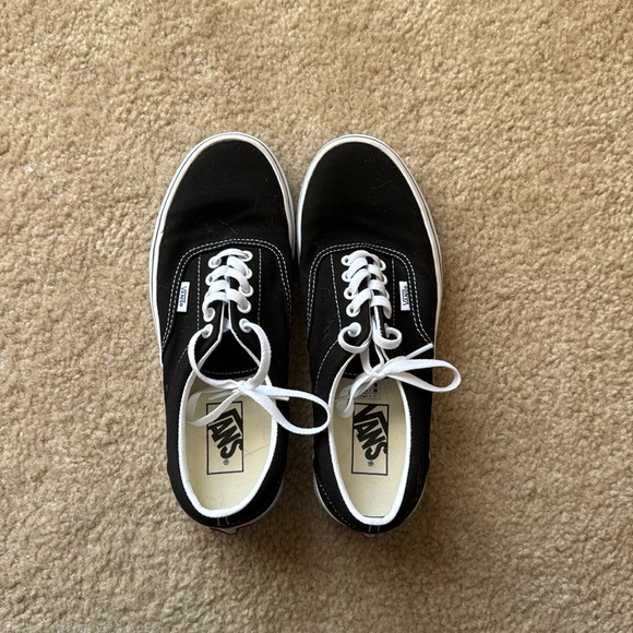 VANS - Picture 1 of 4